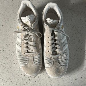 adidas gazelle women’s size 8 sneakers